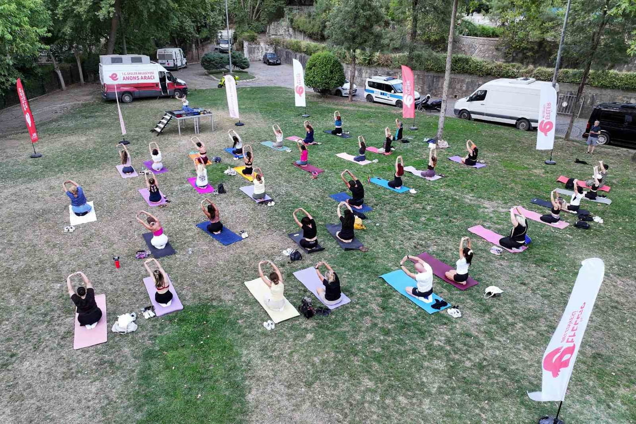 EFELER BELEDİYESİ TARAFINDAN PINARBAŞI MESİRE ALANI'NDA DÜZENLENEN AÇIK HAVA YOGA ETKİNLİĞİ...