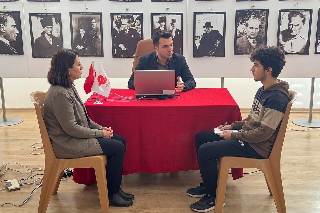 EFELER BELEDİYESİ, UZMAN REHBER ÖĞRETMENLER EŞLİĞİNDE ÜCRETSİZ TERCİH DANIŞMANLIĞI HİZMETİ...