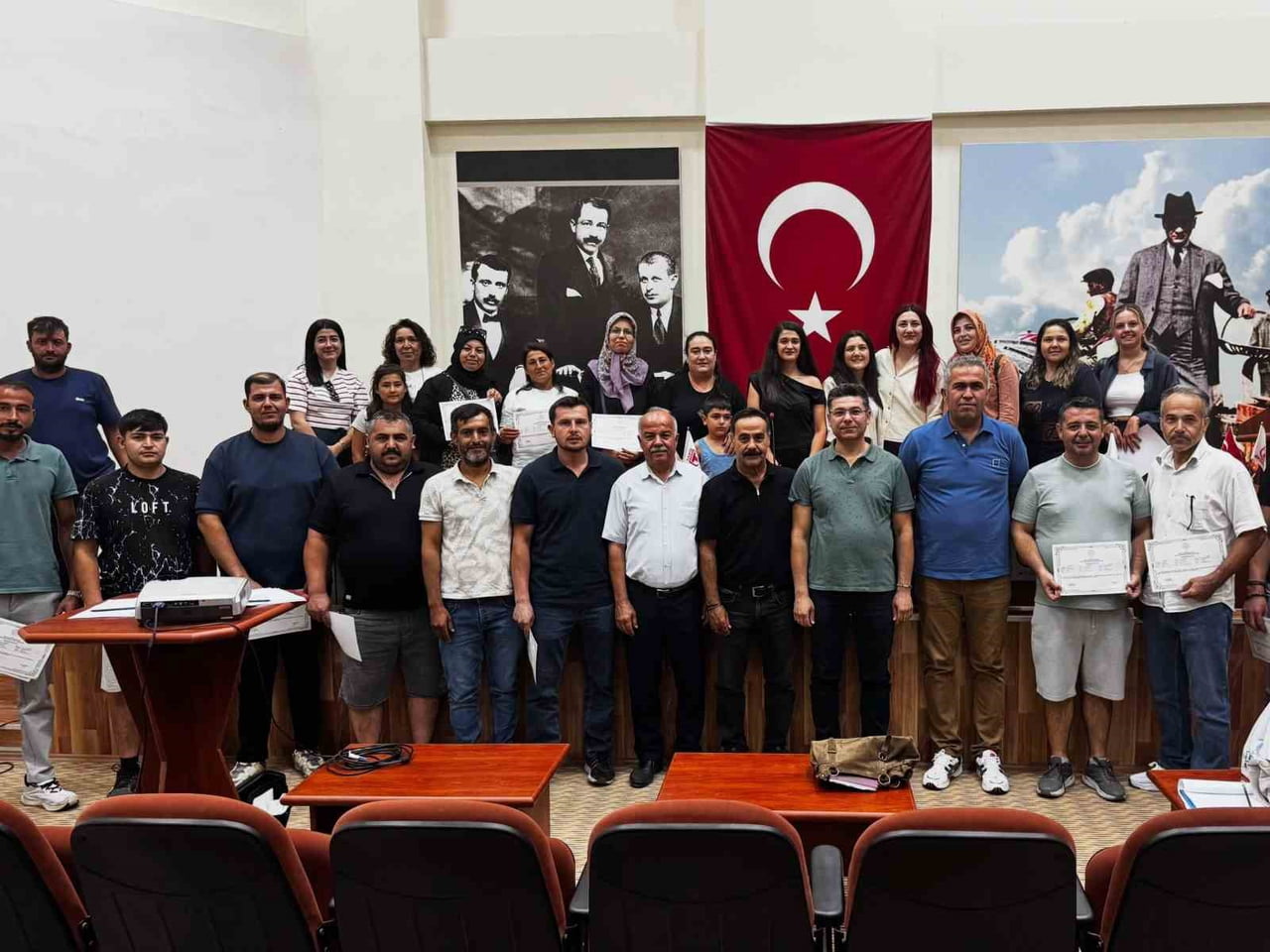 EFELER’DE KURSİYERLER SERTİFİKALARINI ALDI