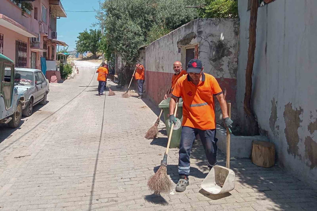 EFELER’DE TEMİZLİK ÇALIŞMALARI DEVAM EDİYOR