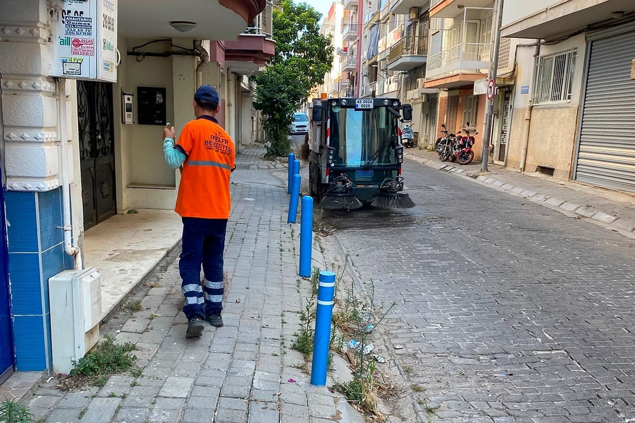 EFELER’DE TEMİZLİK ÇALIŞMALARI DEVAM EDİYOR
