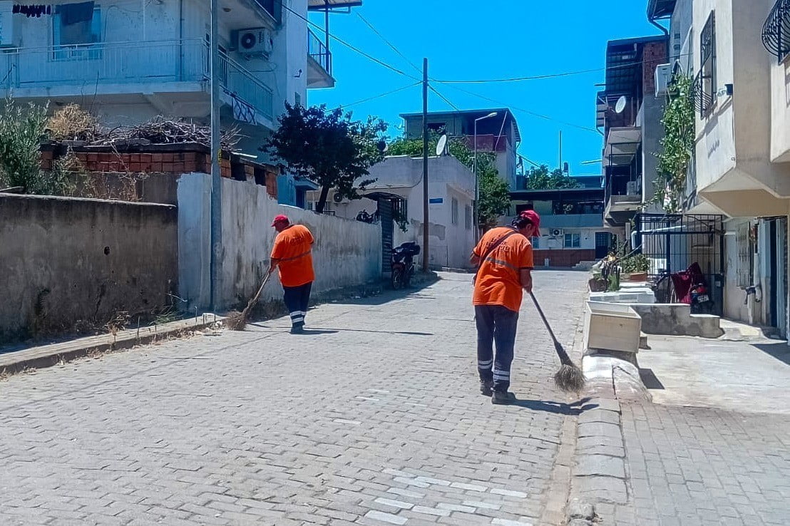 EFELER’DE TEMİZLİK ÇALIŞMALARI SÜRÜYOR