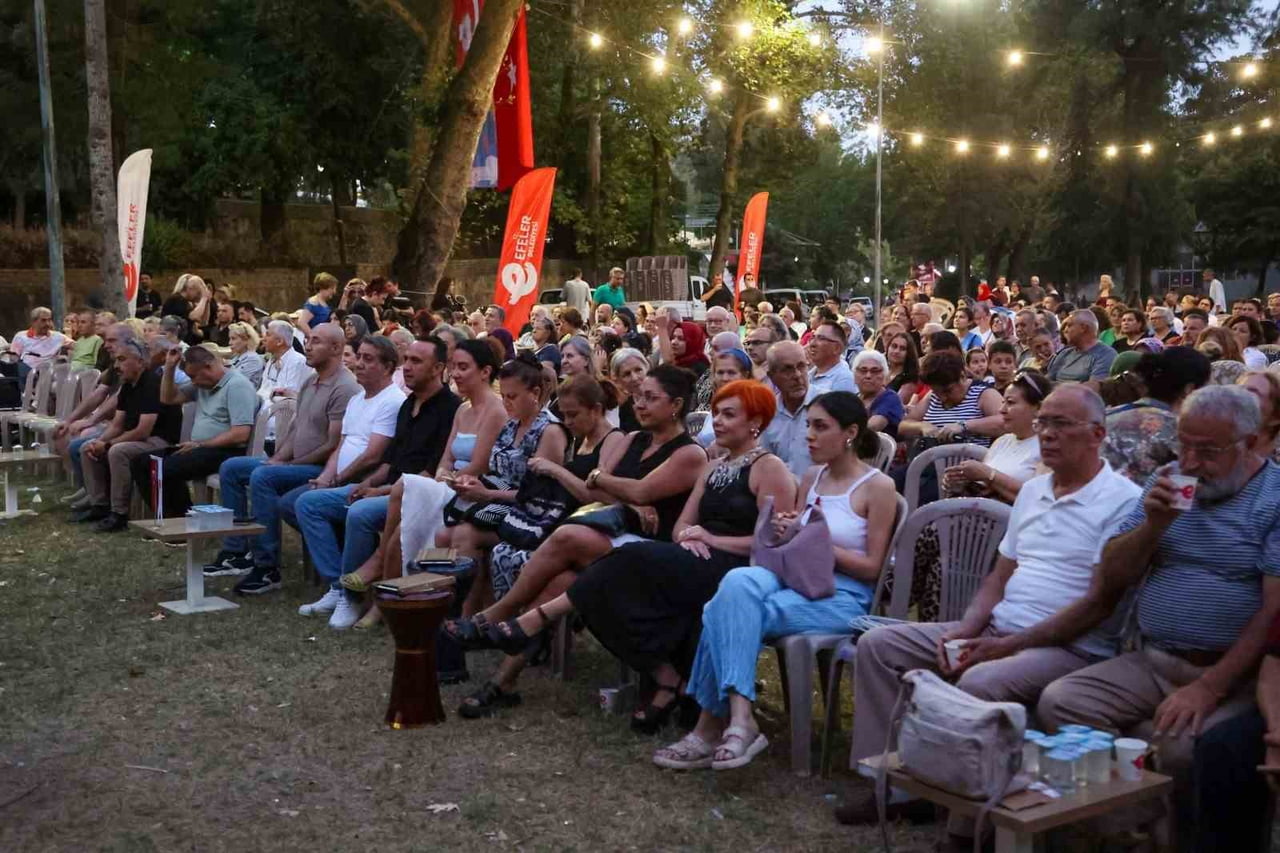 EFELER’DE VATANDAŞLAR SANATLA BULUŞTU