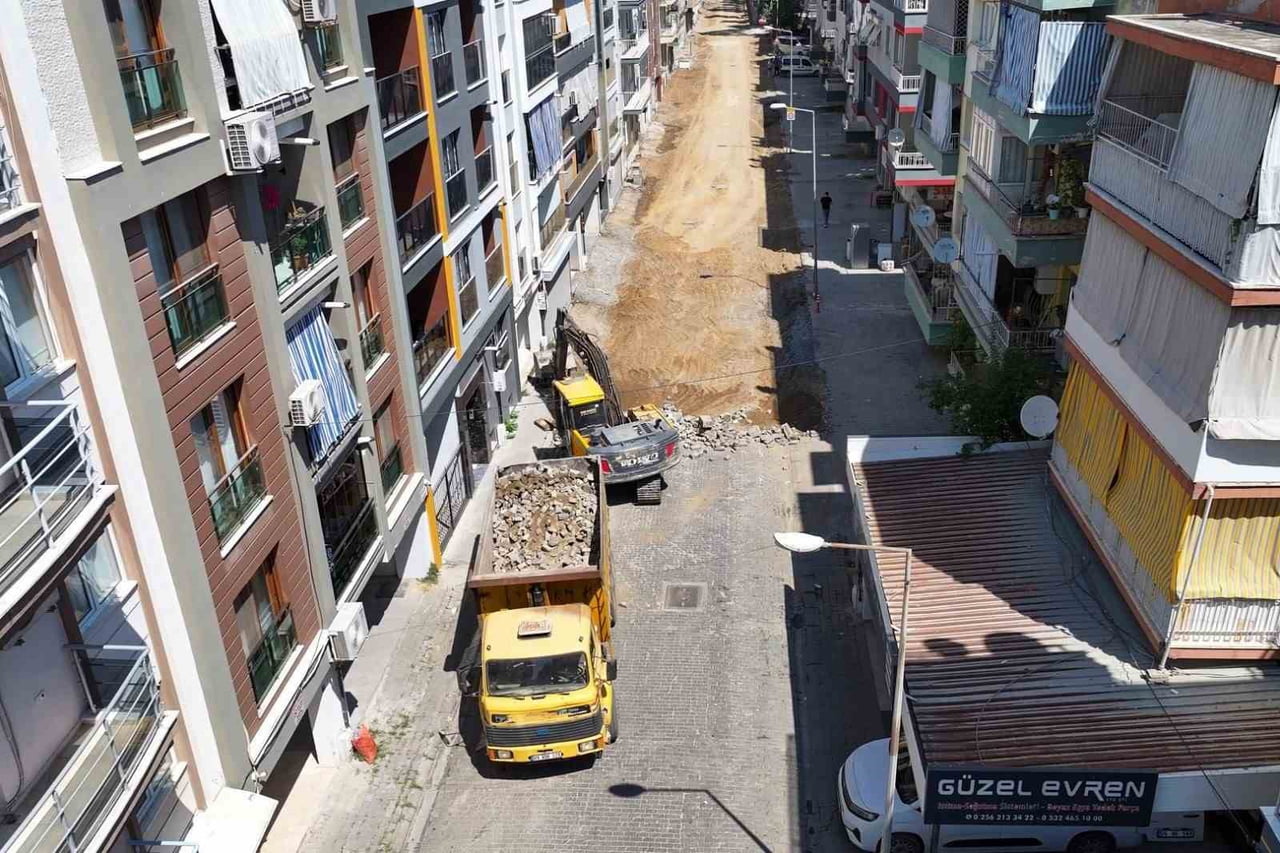 EFELER’DE YOL YATIRIMLARI SÜRÜYOR