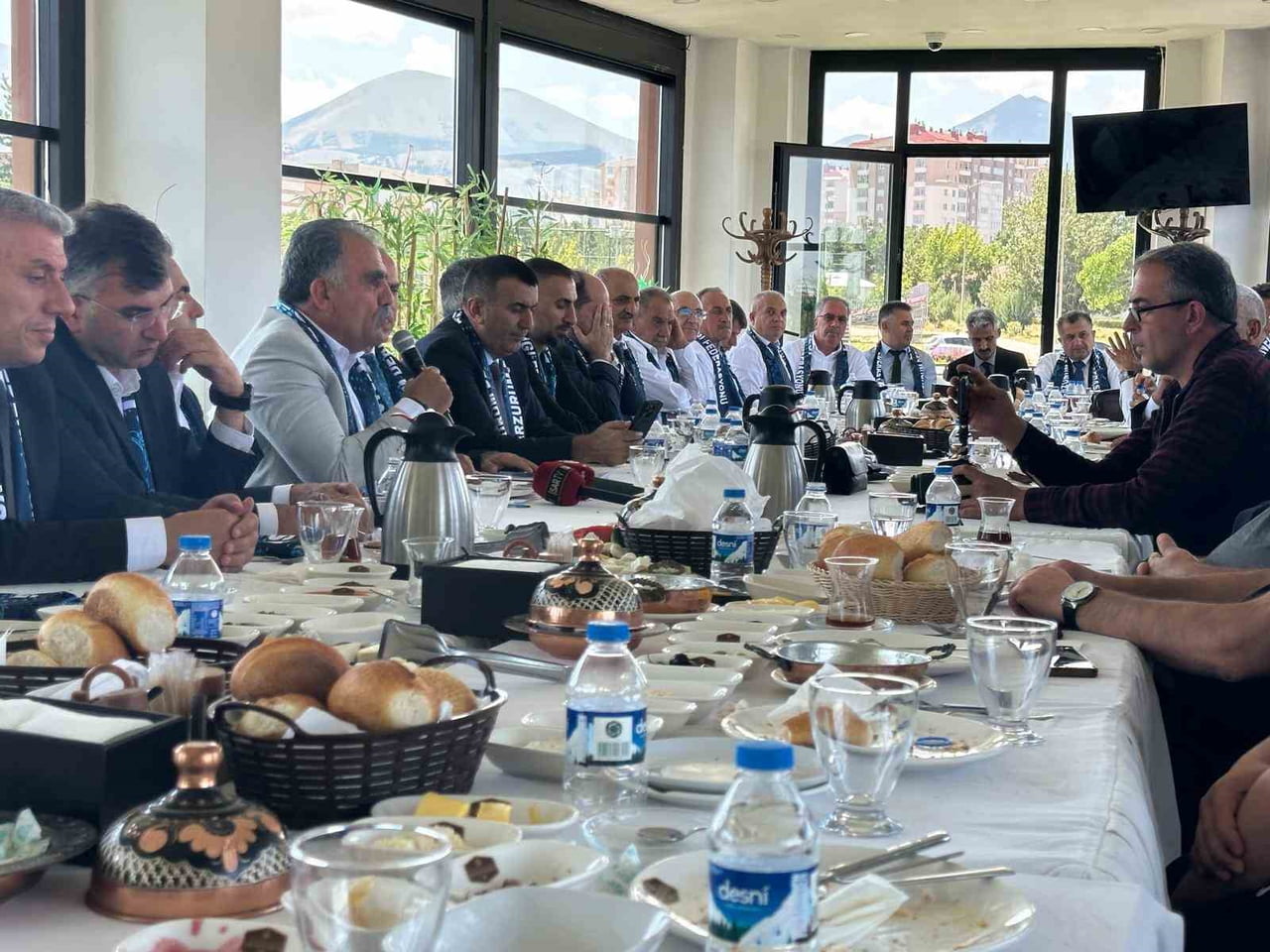 EGE BÖLGESİ ERZURUM DERNEKLER BİRLİĞİ FEDERASYONU, DÜZENLEDİĞİ BASIN TOPLANTISIYLA HEM ERZURUM'DA...