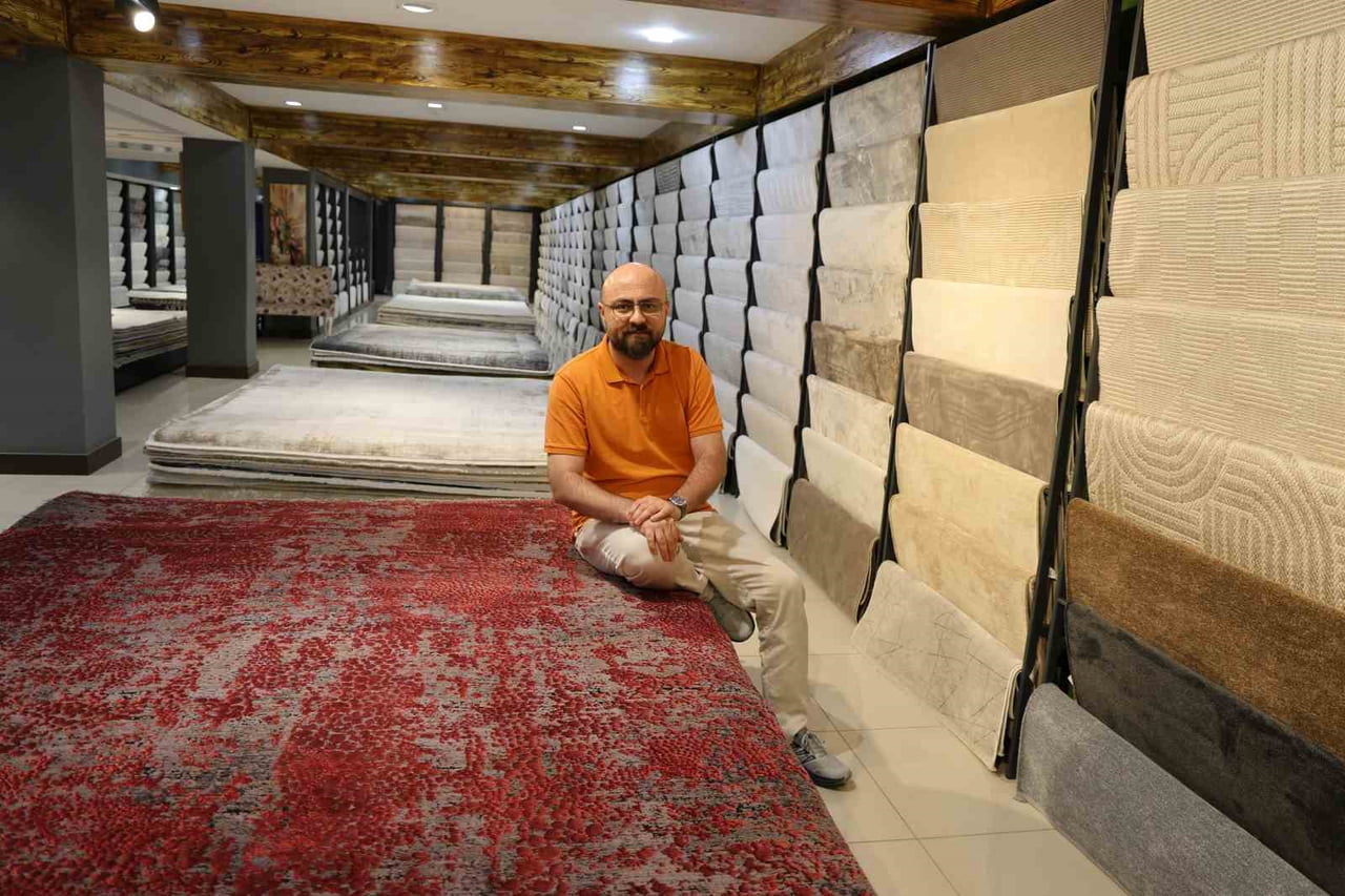 EGE’DE HALICIK SEKTÖRÜNÜN ÖNDE GELEN İSİMLERİNDEN BİRİ OLAN ERDEMOĞLU HALICILIĞIN SAHİBİ YUNUS...