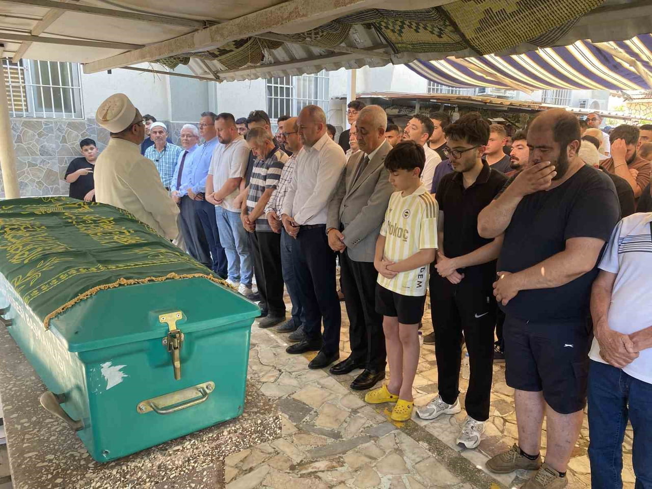 EĞİTİM CAMİASINI DERİN ÜZÜNTÜYE BOĞAN SOLAK, GÖZYAŞLARI ARASINDA TOPRAĞA VERİLDİ.