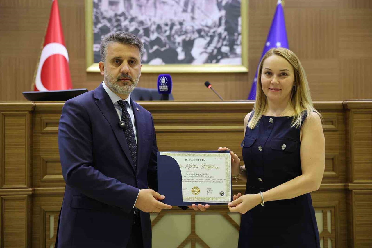 EĞİTİM PROGRAMINI BAŞARIYLA TAMAMLAYAN ÇALIŞANLAR, SERTİFİKALARINI DÜZENLENEN TÖRENLE BURSA...