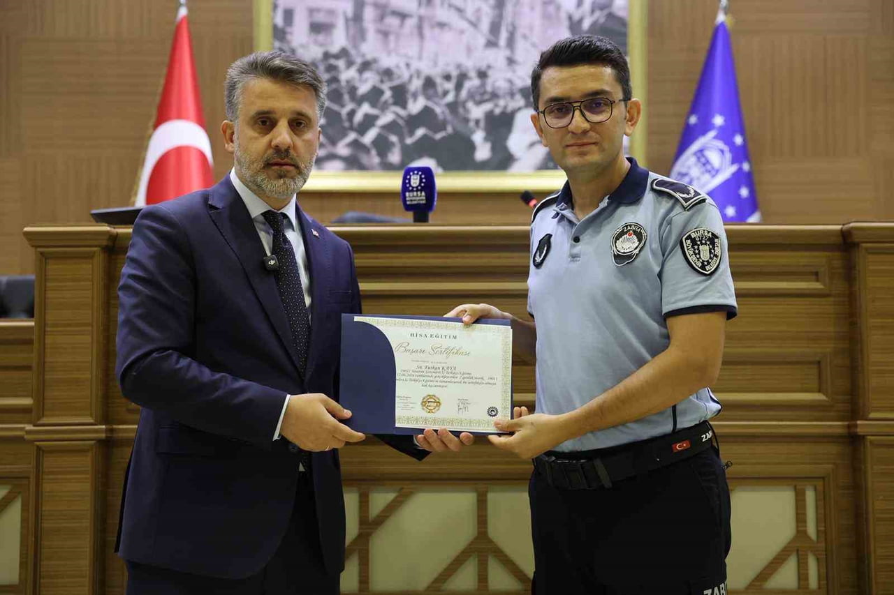 EĞİTİM PROGRAMINI BAŞARIYLA TAMAMLAYAN ÇALIŞANLAR, SERTİFİKALARINI DÜZENLENEN TÖRENLE BURSA...