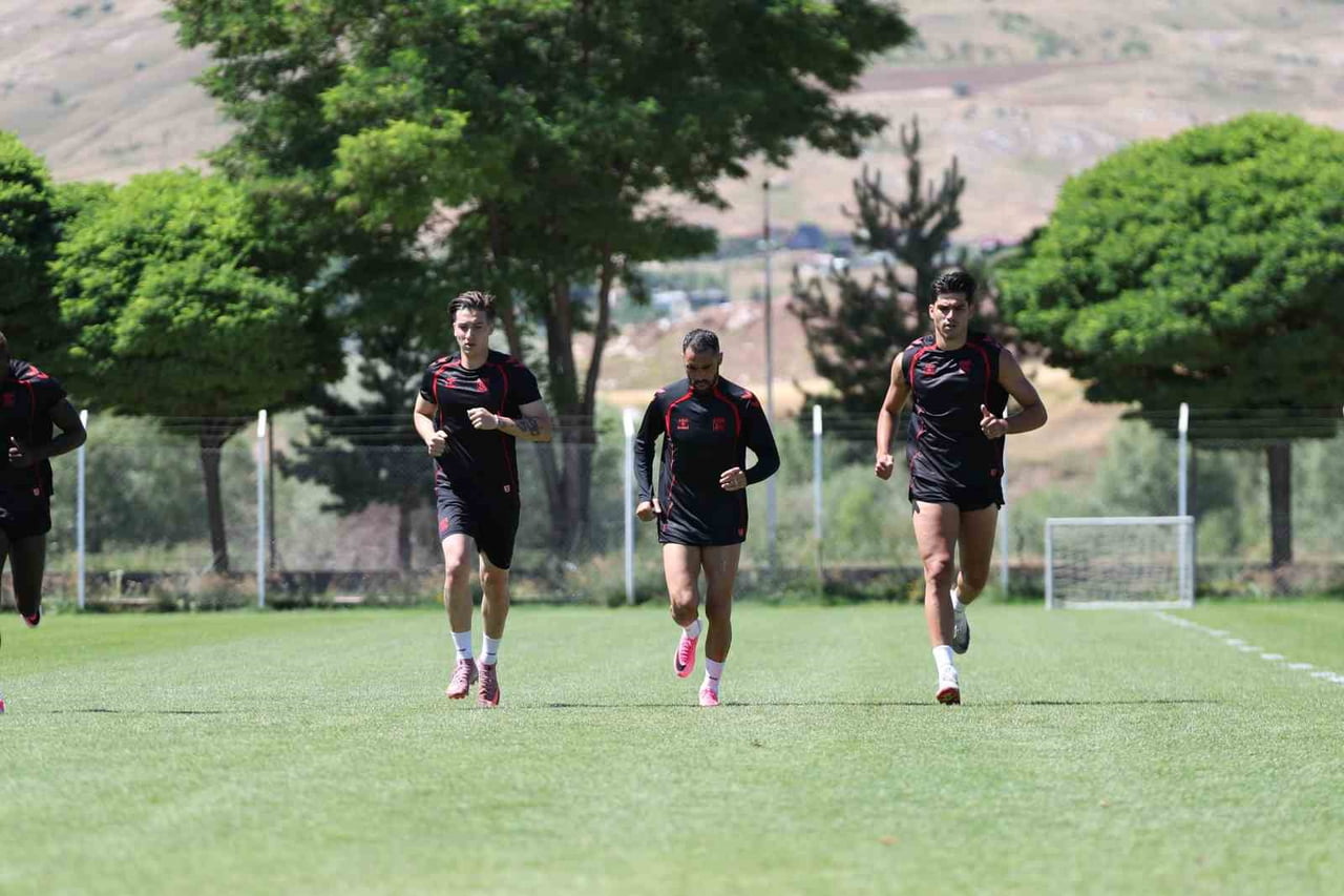EKENLER BETON SİVASSPOR, 2026-2027 SEZONU HAZIRLIKLARINI BUGÜN KULÜP TESİSLERİNDE GERÇEKLEŞTİRDİĞİ...