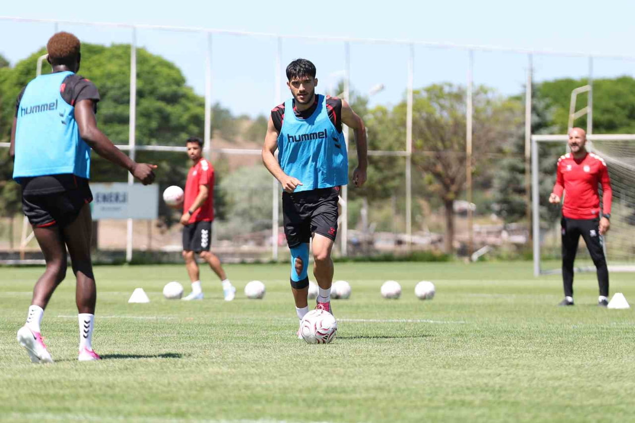 EKENLER BETON SİVASSPOR, 2026-2027 SEZONU HAZIRLIKLARINI BUGÜN KULÜP TESİSLERİNDE GERÇEKLEŞTİRDİĞİ...
