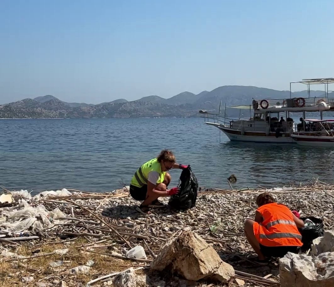 EKOTİM MARMARİS DERNEĞİ ÜYELERİ, SÖĞÜT MAHALLESİ'NDEKİ KOYLARDA YAPTIKLARI SON TEMİZLİK...