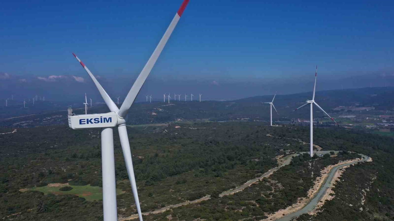 EKSİM ENERJİ, RÜZGAR ENERJİSİ SANTRALLERİNİ GÜNEŞ ENERJİSİYLE BULUŞTURAN HİBRİT YATIRIMLARINI...