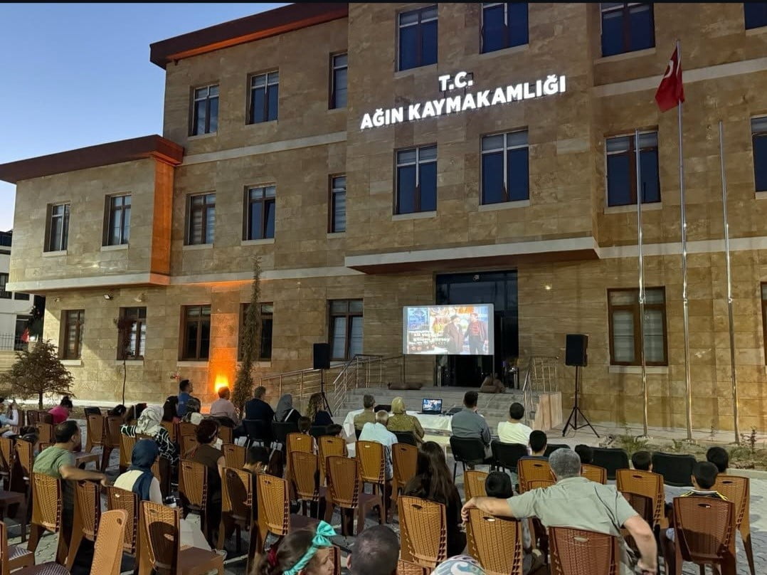 ELAZIĞ'DA AÇIK HAVA SİNEMASI ETKİNLİĞİ