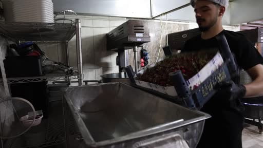 Elazığ'ın tescilli lezzeti ‘Vişne Dondurmasına' yoğun rağbet