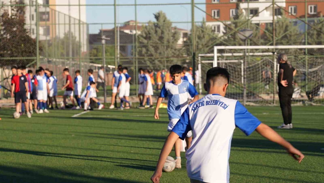 ELAZIĞ BELEDİYESİ TARAFINDAN ÇOCUKLARI SPORA YÖNLENDİRİLMESİ İÇİN BAŞLATILAN YAZ SPORLARI KURSU...