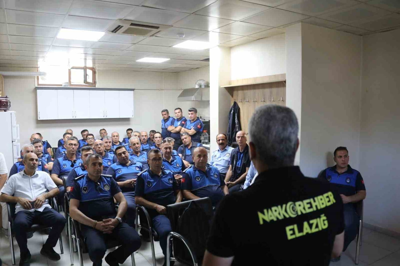 ELAZIĞ BELEDİYESİ ZABITA MÜDÜRLÜĞÜ PERSONELİNE YÖNELİK "NARKOREHBER" KONULU EĞİTİM SEMİNERİ...