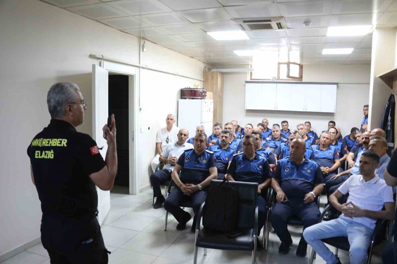 ELAZIĞ BELEDİYESİ ZABITA MÜDÜRLÜĞÜ PERSONELİNE YÖNELİK "NARKOREHBER" KONULU EĞİTİM SEMİNERİ...