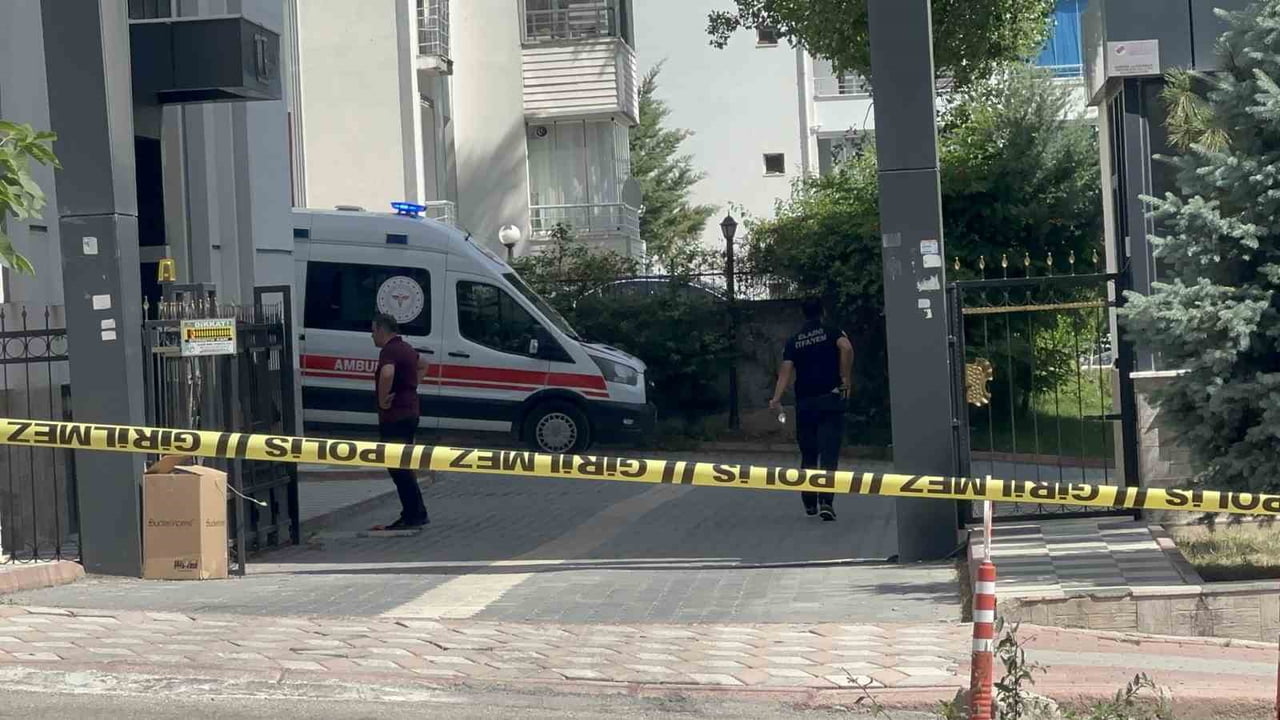 ELAZIĞ’DA 7 KATLI BİR BİNADA ÇIKAN BACA YANGINI, İTFAİYE EKİPLERİNİN MÜDAHALESİYLE DAİRELERE...