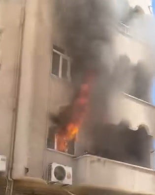 ELAZIĞ’DA BİR EVDE ÇIKAN YANGIN, İTFAİYENİN MÜDAHALESİ İLE SÖNDÜRÜLDÜ