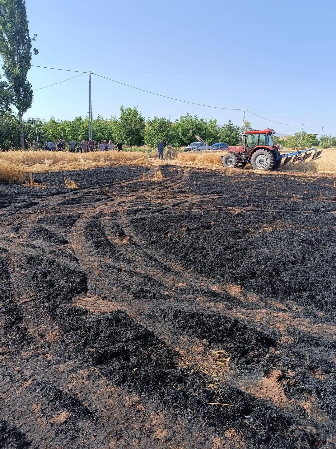 ELAZIĞ’DA ÇIKAN TARLA YANGINI KONTROL ALTINA ALINARAK SÖNDÜRÜLDÜ