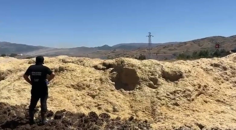 ELAZIĞ’DA ÇIKAN YANGIN İTFAİYE EKİPLERİNİN MÜDAHALESİYLE KONTROL ALTINA ALINDI