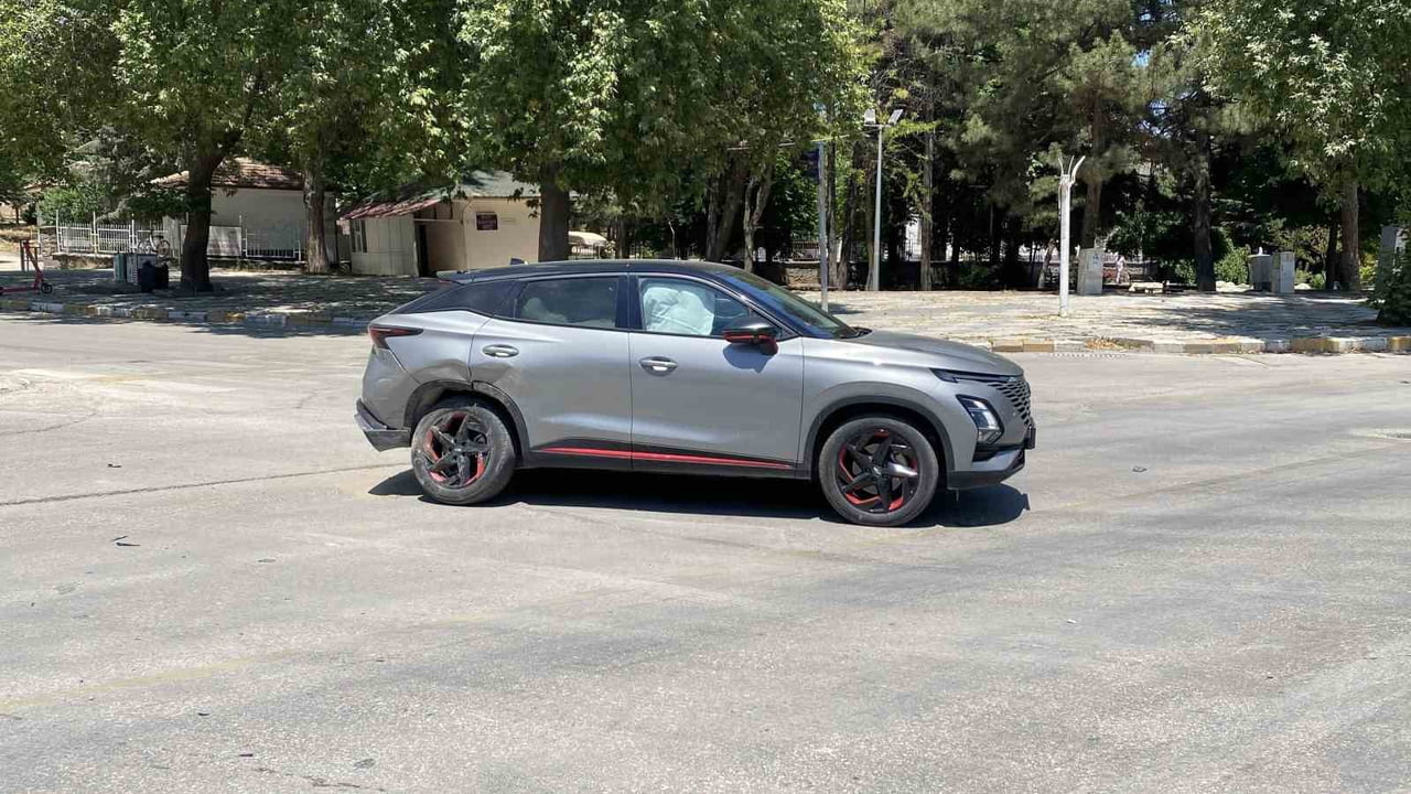 ELAZIĞ’DA CİP İLE OTOMOBİLİN ÇARPIŞMASI SONUCU MEYDANA GELEN TRAFİK KAZASINDA 1 KİŞİ...