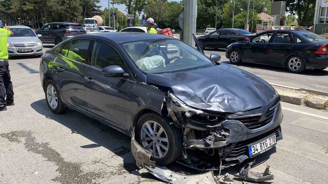 ELAZIĞ’DA CİP İLE OTOMOBİLİN ÇARPIŞMASI SONUCU MEYDANA GELEN TRAFİK KAZASINDA 1 KİŞİ...