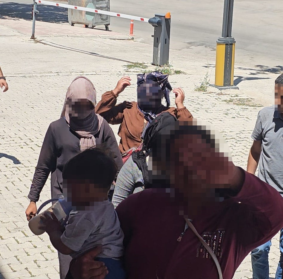 ELAZIĞ’DA DİLENCİ YASAL İŞLEM SONRASI SERBEST KALDI, SAATLER SONRA YENİDEN DİLENİRKEN...