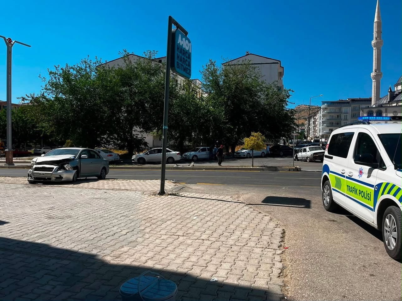 ELAZIĞ’DA İKİ OTOMOBİLİN ÇARPIŞMASI SONUCU MEYDANA GELEN TRAFİK KAZASINDA 3 KİŞİ...
