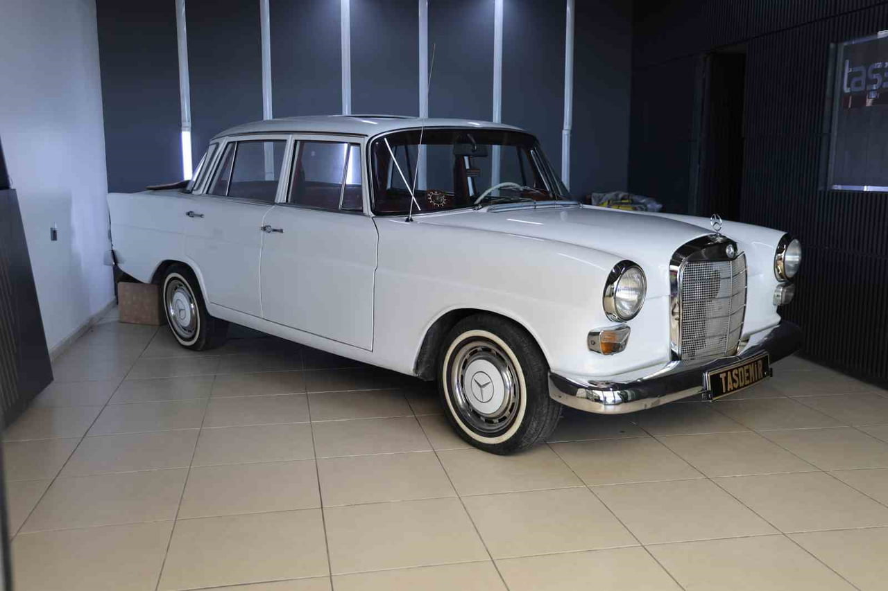 ELAZIĞ’DA KLASİK ARABA TUTKUNU FURKAN TAŞDEMİR, 12 YIL ÖNCE ALDIĞI 1967 MODEL KLASİK ARACINA GÖZÜ...