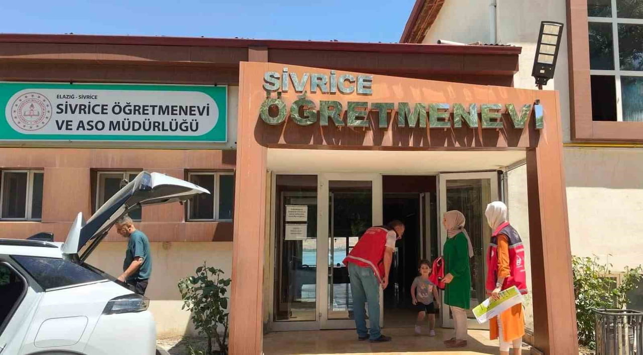 ELAZIĞ’DA  MOBİL SOSYAL HİZMET ARACI VATANDAŞLARLA BULUŞMAYA DEVAM EDİYOR