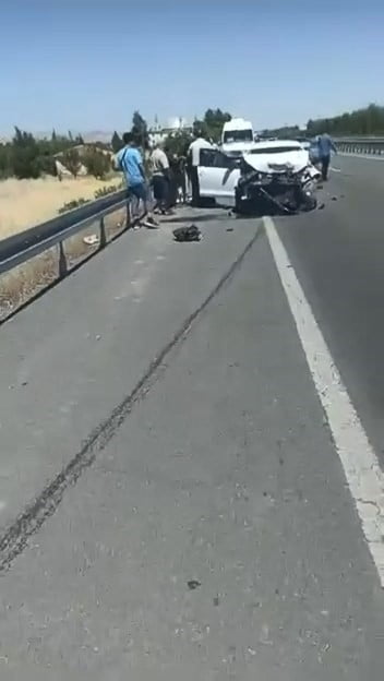 ELAZIĞ’DA OTOMOBİL İLE TRAKTÖRÜN ÇARPIŞMASI SONUCU MEYDANA GELEN TRAFİK KAZASINDA 1 KİŞİ...