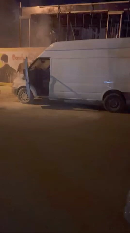ELAZIĞ’DA SEYİR HAKİNDEYKEN YANAN MİNİBÜS İTFAİYE EKİPLERİ TARAFINDAN KONTROL ALTINA ALINARAK...
