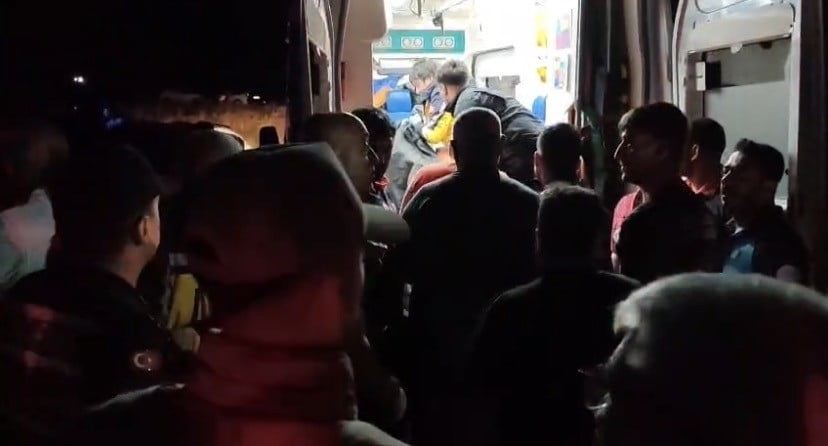 ELAZIĞ’DA YÜZMEK İÇİN HAZAR GÖLÜ’NE GİREN 16 YAŞINDAKİ ÇOCUĞUN CANSIZ BEDENİ EKİPLER TARAFINDAN...