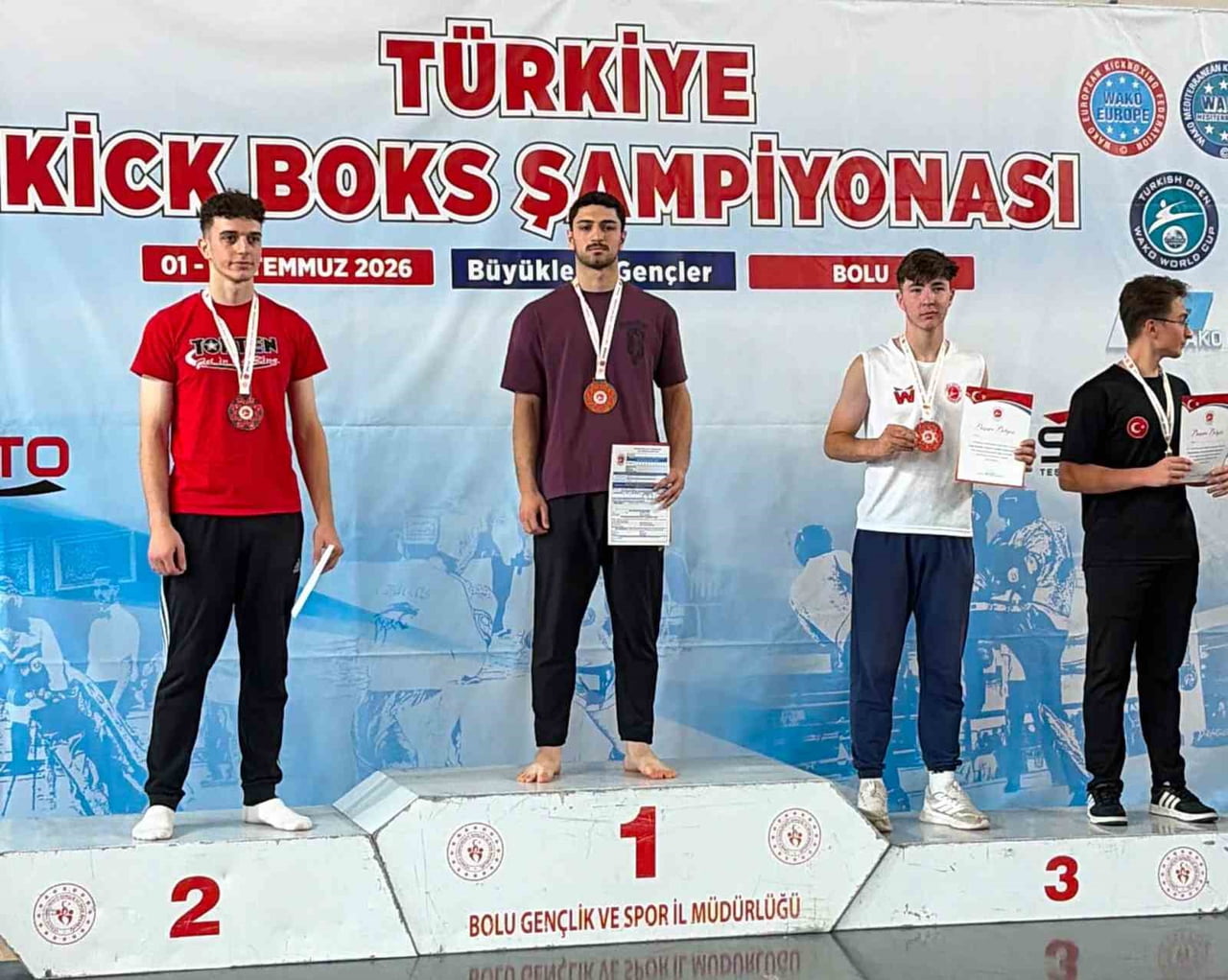ELAZIĞ’IN ALTIN YUMRUKLARI TÜRKİYE KÜRSÜSÜNDE