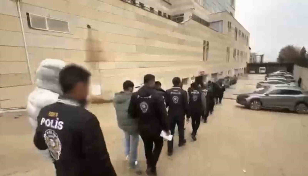 ELAZIĞ MERKEZLİ 5 İLDE DÜZENLENEN SİBER SUÇLAR OPERASYONUNDA 1 MİLYAR 450 MİLYON LİRA İŞLEM HACMİ...