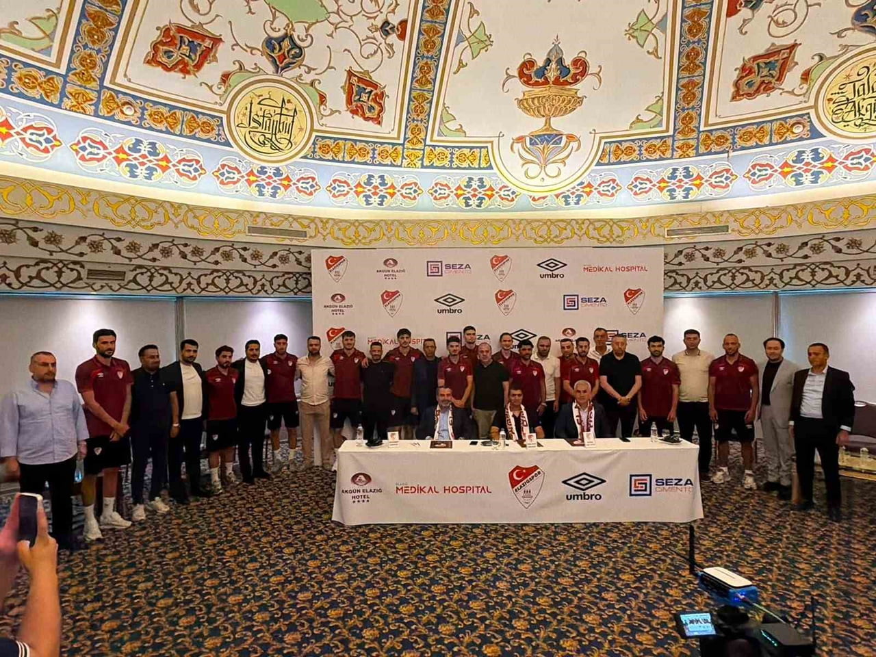 ELAZIĞSPOR'DA İMZA TÖRENİ DÜZENLENDİ