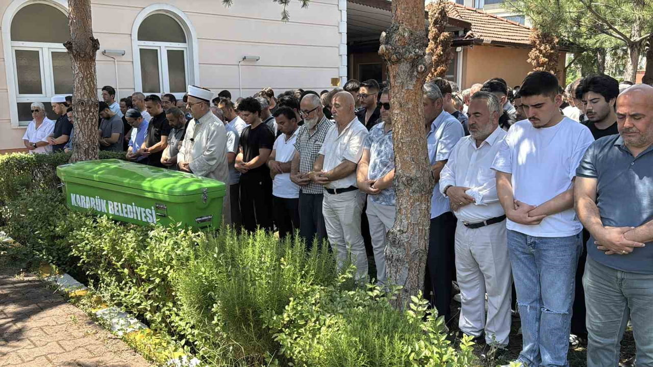 EMEK MAHALLESİ SULTANTEPE CAMİİNDE ÖĞLE VAKTİNİ MÜTEAKİP KILINAN CENAZE NAMAZININ ARDINDAN...