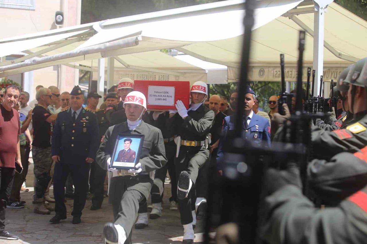 EMEKLİ ASTSUBAY YÜKSEL IŞIK İÇİN FSM CAMİİ'NDE CENAZE TÖRENİ DÜZENLENDİ