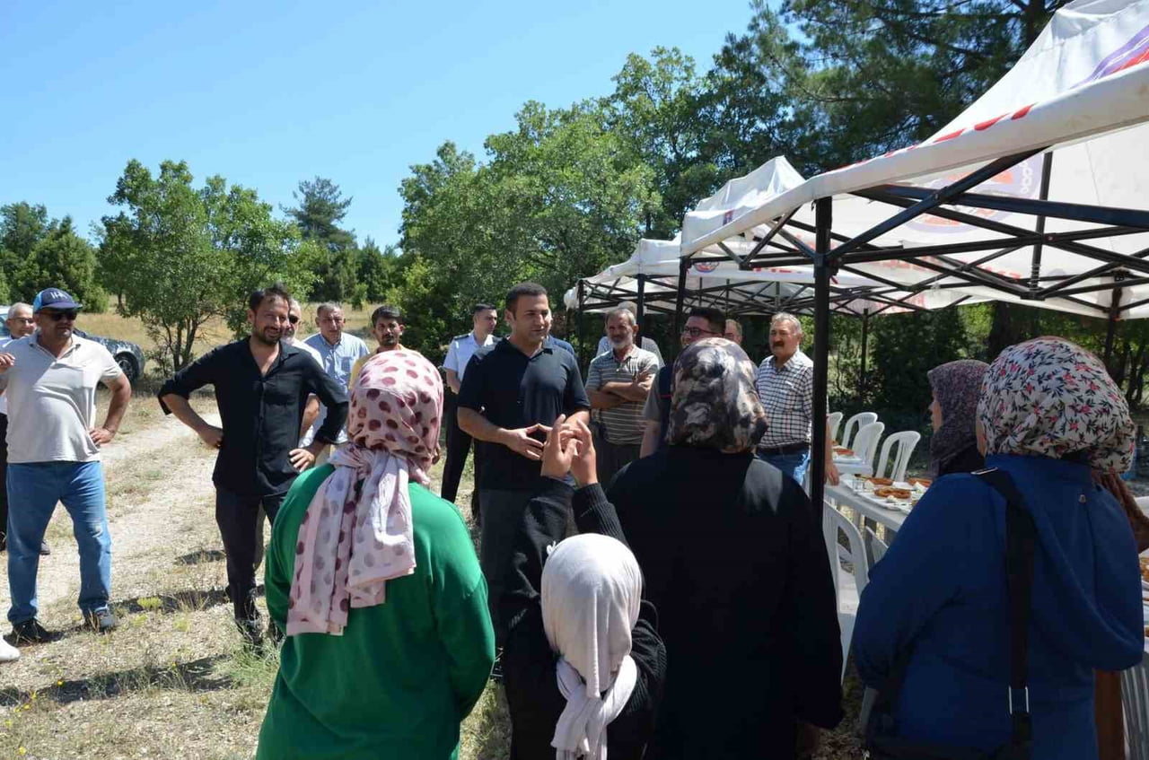 EMET KAYMAKAMI BAŞKAPAN ARICILARLA BİR ARAYA GELDİ