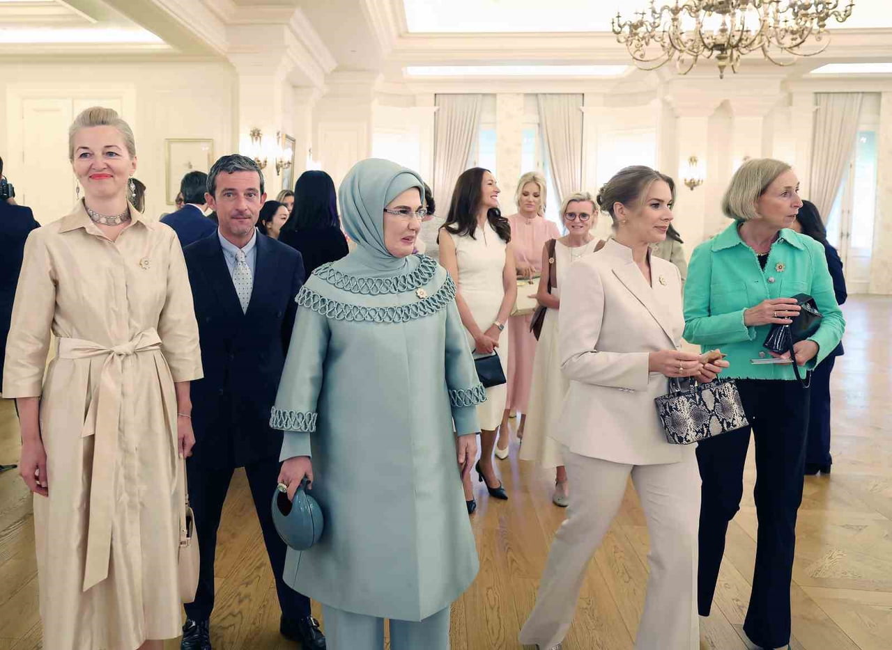 EMİNE ERDOĞAN, LİDER EŞLERİYLE YAKINDAN İLGİLENDİ