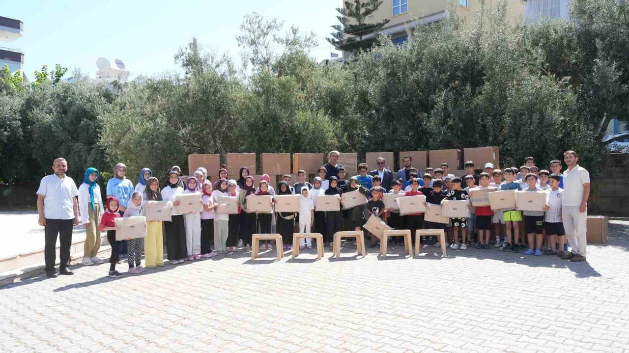 EMİNE ÖZMÜFTÜOĞLU CAMİSİ'NDE DÜZENLENEN PROGRAMDA YAZ KUR'AN KURSU ÖĞRENCİLERİ DE RAHLELERİNE...