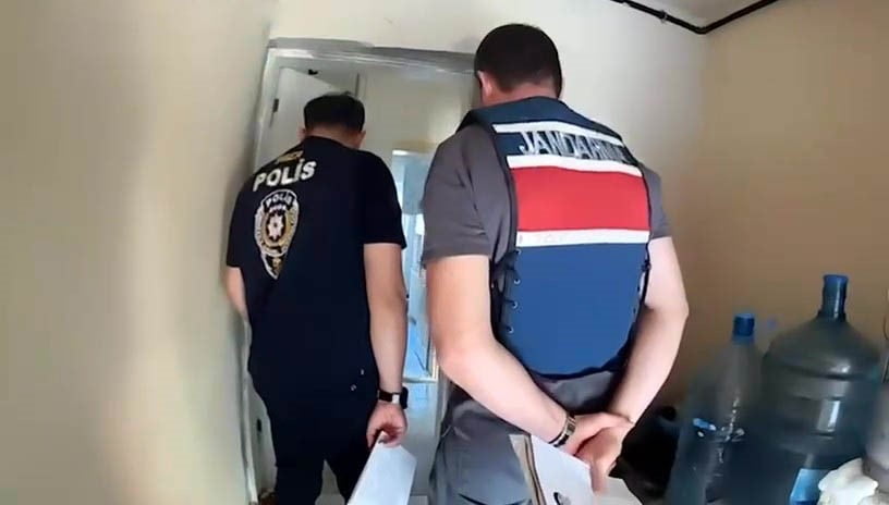 EMNİYET VE JANDARMA EKİPLERİNCE DÜZENLENEN OPERASYONDA 15 KİŞİ GÖZALTINA ALINDI.