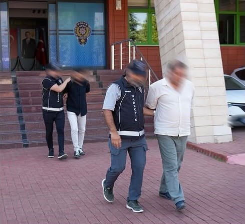 EMNİYETTEKİ İŞLEMLERİNİN ARDINDAN ADLİ MERCİLERE SEVK EDİLEN HÜKÜMLÜLER, CEZA İNFAZ KURUMUNA...