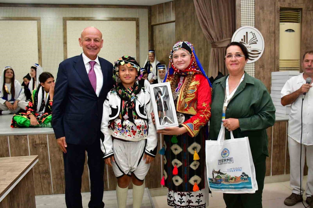 EN SOLDAKİ TERME BELEDİYE BAŞKANI ŞENOL KUL
