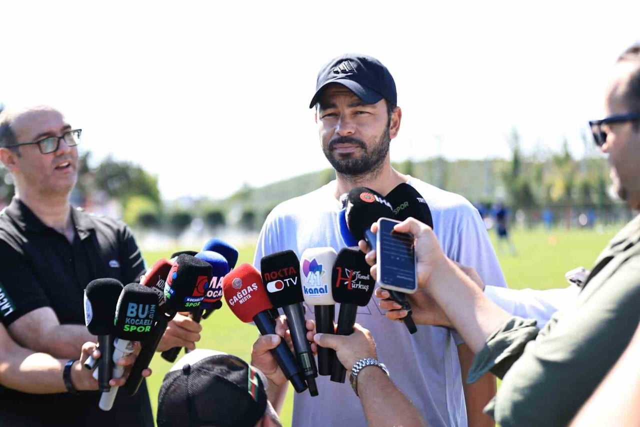 ENİ SEZON HAZIRLIKLARINI RİVA’DA SÜRDÜREN SÜPER LİG EKİPLERİNDEN KOCAELİSPOR’DA TEKNİK DİREKTÖR...