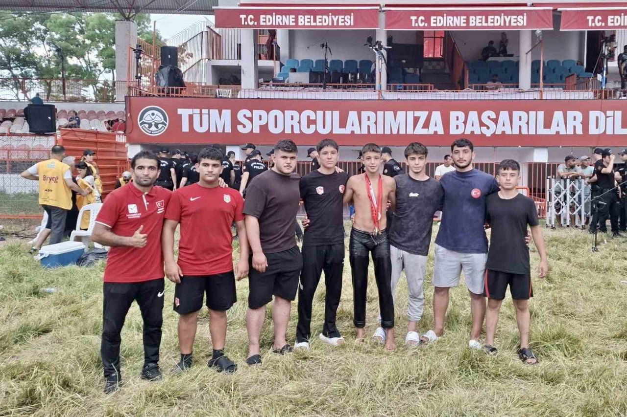 ER MEYDANI'NDA SERGİLEDİĞİ ÜSTÜN PERFORMANSLA RAKİPLERİNİ GERİDE BIRAKAN AHMET METE VARIŞ...