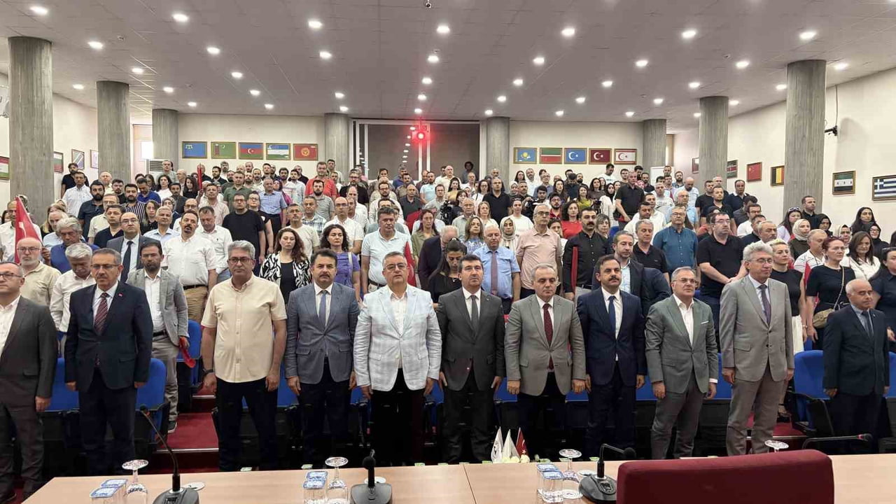 ERCİYES ÜNİVERSİTESİ'NDE SOSYOKÜLTÜREL AÇIDAN 15 TEMMUZ VE FELSEFİ OKUMASI KONFERANSI...