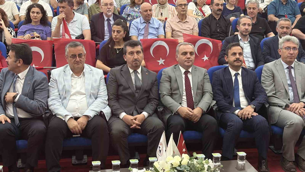 ERCİYES ÜNİVERSİTESİ'NDE SOSYOKÜLTÜREL AÇIDAN 15 TEMMUZ VE FELSEFİ OKUMASI KONFERANSI...